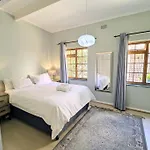 Beachside 2Bd Home In The Heart Of Sea Point!