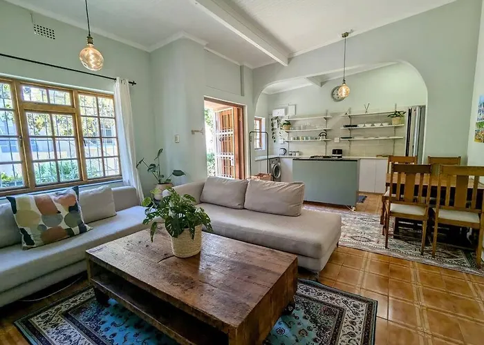 Beachside 2Bd Home In The Heart Of Sea Point!