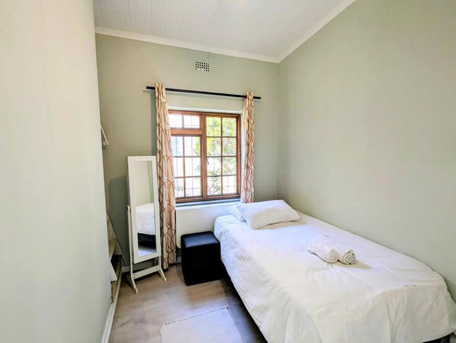 Apartment Beachside 2bd In The Heart Of Sea Point! Cape Town