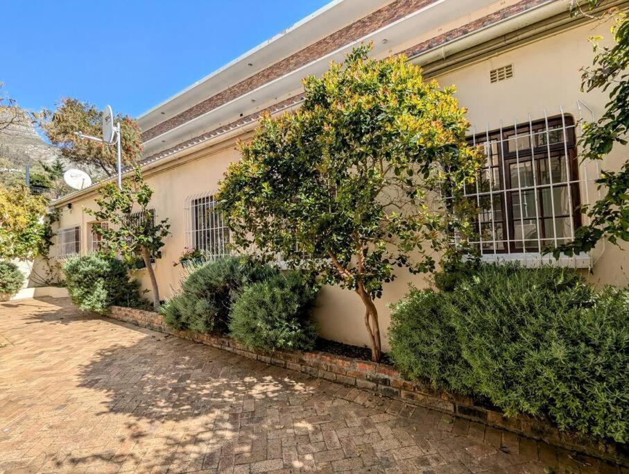 Apartment Beachside 2bd In The Heart Of Sea Point!