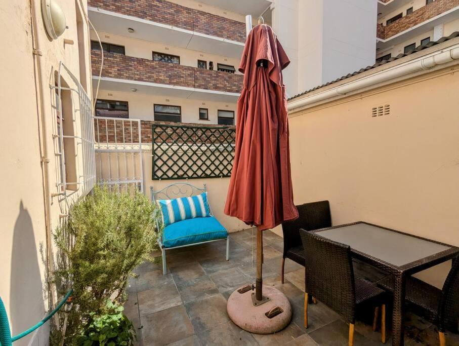 Beachside 2bd In The Heart Of Sea Point! *